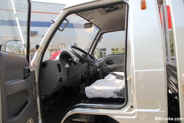 Foton Forland Yuling VQ2 2,0 L 129 ch 4X2(6 roues) essence mini camion à plateau cabine simple (1) | 86Trucks
