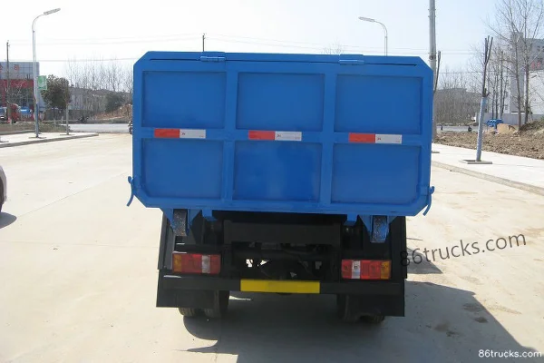 Shidai Saiyue 88 hp 4X2(6 wheels) garbage truck (Shenhu brand) Cab (1) | 86Trucks