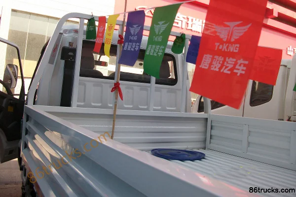 Tangjun Ouling Jinlika II 95hp 4X2(6 wheels) 4.23m Single Row Flatbed Light Truck Chassis (2) | 86Trucks