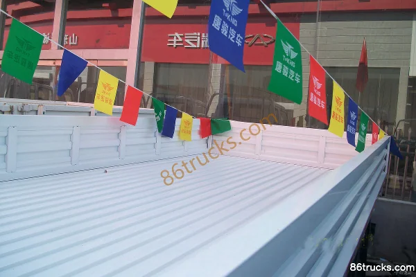 Tangjun Ouling Jinlika II 95hp 4X2(6 wheels) 4.23m Single Row Flatbed Light Truck Chassis (1) | 86Trucks