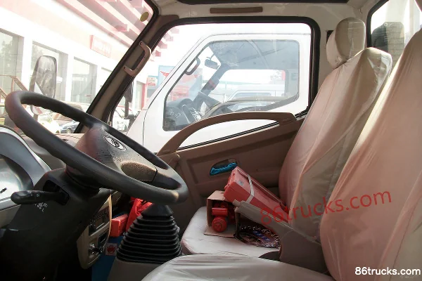 Tangjun Ouling Fuxing Deluxe Edition II 81hp 4X2(6 wheels) 3.5m Single Row Flatbed Light Truck Cab (2) | 86Trucks