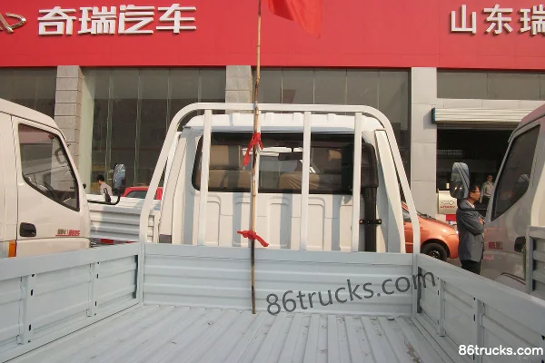 Tangjun Ouling Fuxing Deluxe Edition II 81hp 4X2(6 wheels) 3.5m Single Row Flatbed Light Truck Chassis (1) | 86Trucks