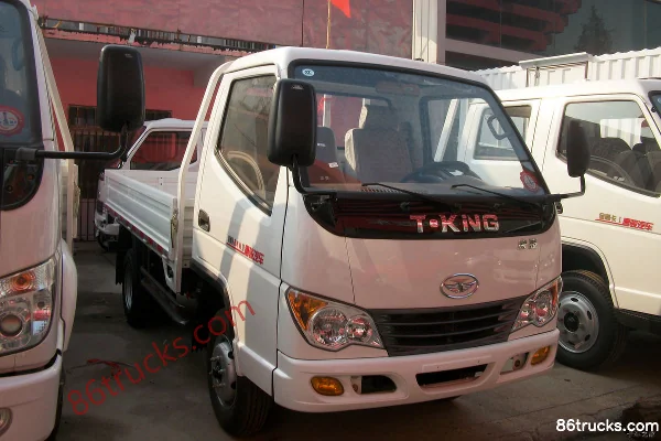Tangjun Ouling Fuxing Deluxe Edition II 81hp 4X2(6 wheels) 3.5m Single Row Flatbed Light Truck Exterior (2) | 86Trucks
