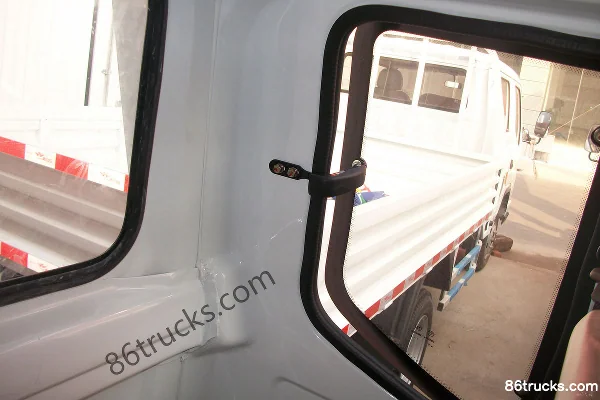 Tangjun Ouling Fuxing 81hp 4X2(6 wheels) 3.1m Extended Cab Flatbed Light Truck (2) | 86Trucks