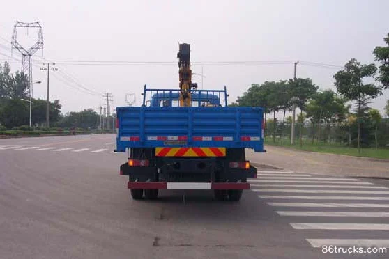 Dongfeng Commercial Vehicle 153 series 180 hp 4X2(6 wheels) truck-mounted crane (XCMG brand) Exterior (3) | 86Trucks