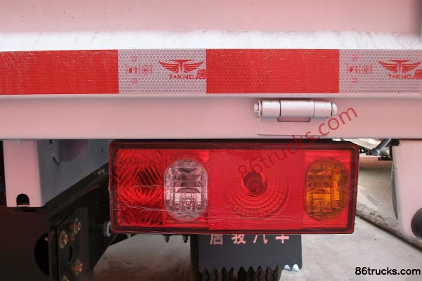 Tangjun Ouling Jinlika 95 hp 4X2(6 wheels) 3.3m double-row flatbed light truck Body (1) | 86Trucks