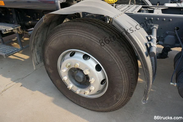 FAW Liute Xin'anjie (L5R) Heavy Truck 390 hp 6X2(8 wheels) Dangerous Goods Cabover Tractor Truck Chassis (2) | 86Trucks