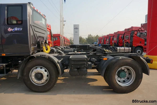 FAW Liute Xin'anjie (L5R) Heavy Truck 390 hp 6X2(8 wheels) Dangerous Goods Cabover Tractor Truck Chassis (1) | 86Trucks