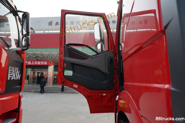 FAW Jiefang J6P camion lourd, version composite, 350 ch 6X4(10 roues) tracteur routier Cabine (1) | 86Trucks
