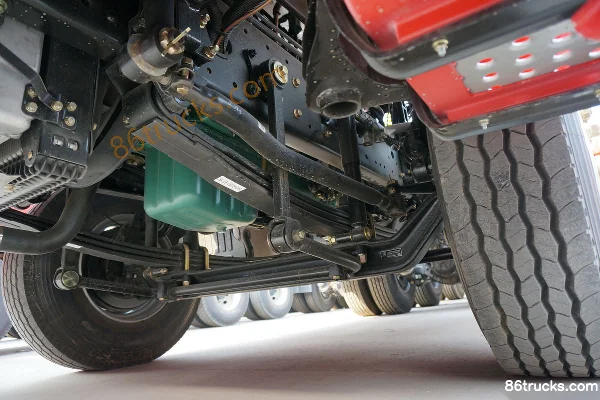 FAW Jiefang J6P camion lourd, version composite, 350 ch 6X4(10 roues) tracteur routier Châssis (1) | 86Trucks
