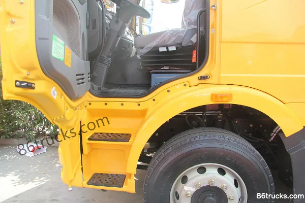 FAW Jiefang J6M camion lourd 2013 240 ch 6X2(8 roues) camion porteur 9,4 m avec caisse fermée Cabine (1) | 86Trucks