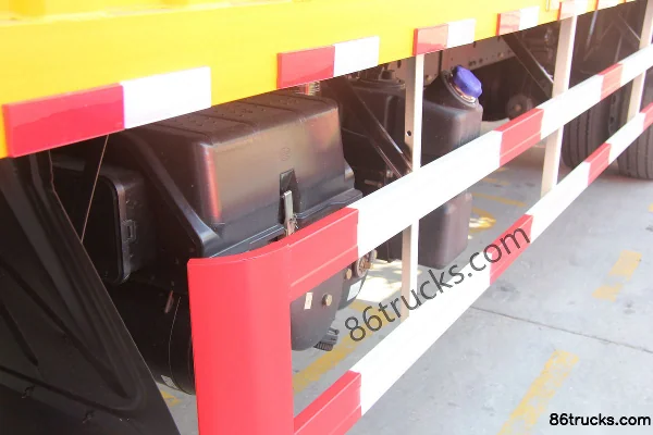 FAW Jiefang J6M camion lourd 2013 240 ch 6X2(8 roues) camion porteur 9,4 m avec caisse fermée Châssis (2) | 86Trucks