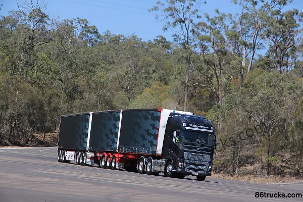 Volvo nouveau FH16 camion lourd 600 ch 6X4(10 roues) tracteur routier (version Australie avec remorque complète à trois essieux) Extérieur (