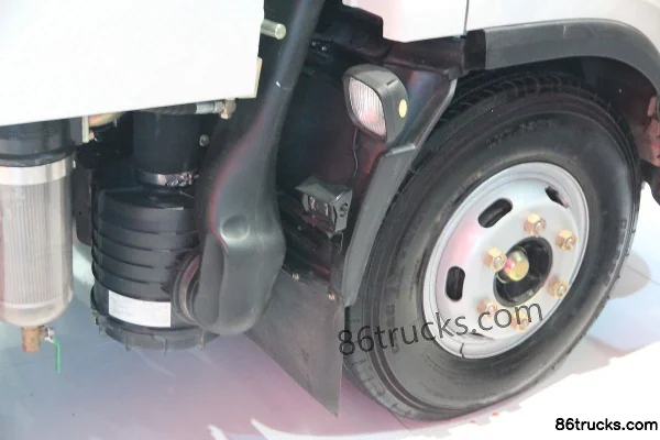 JAC New Shuailing 154hp 4X2(6 wheels) Washing and Sweeping Truck Cab (2) | 86Trucks