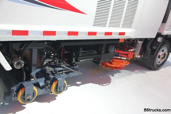 JAC New Shuailing 154hp 4X2(6 wheels) Washing and Sweeping Truck Body (3) | 86Trucks