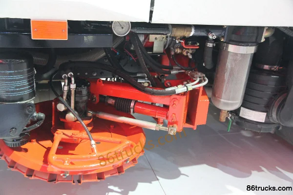 JAC New Shuailing 154hp 4X2(6 wheels) Washing and Sweeping Truck Body (2) | 86Trucks