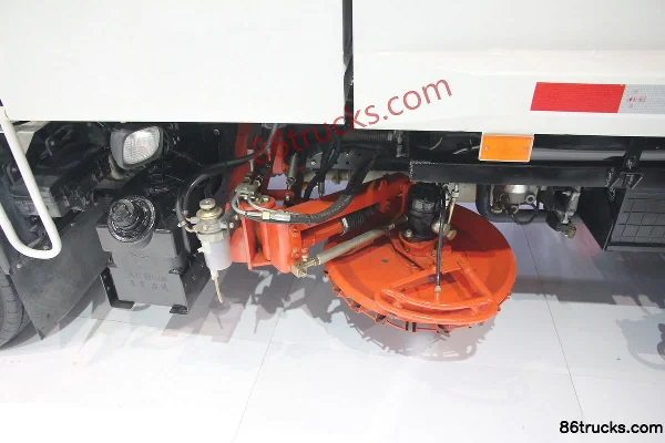 JAC New Shuailing 154hp 4X2(6 wheels) Washing and Sweeping Truck Body (1) | 86Trucks