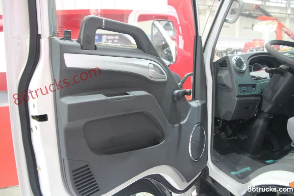 JAC Junling K330 120 hp 4X2(6 wheels) 3.8 m half-row flatbed light truck Cab (3) | 86Trucks