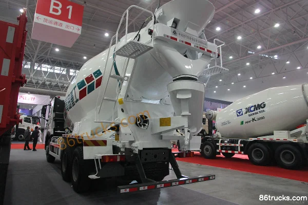 Sinotruk HOWO-T7H 360hp 6X4(10 wheels) Concrete Mixer Truck (Qingzhuan Brand) Exterior (3) | 86Trucks