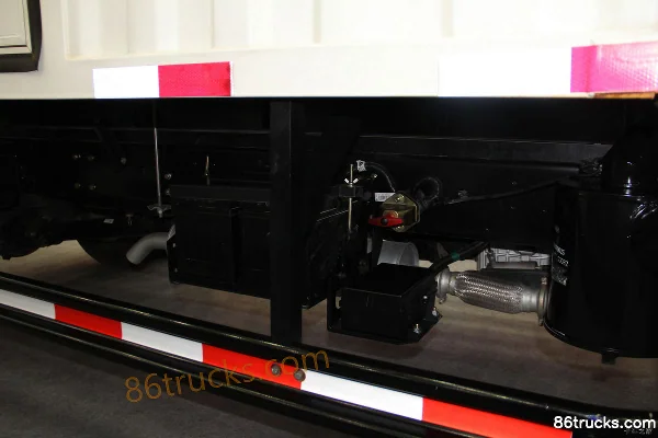 Sinotruk HOWO Hanjun 109 hp 4X2(6 wheels) 4.2m Single Row Van Light Truck Chassis (1) | 86Trucks