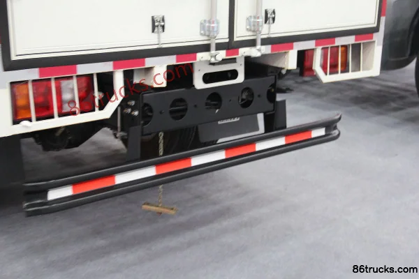 Sinotruk HOWO Hanjun 109 hp 4X2(6 wheels) 4.2m Single Row Van Light Truck Chassis (3) | 86Trucks