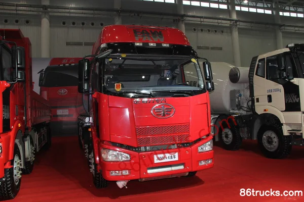FAW Jiefang J6M 324 hp 8X4(12 wheels) Flammable Liquid Tanker Truck (Chengliwei Brand) Exterior (2) | 86Trucks