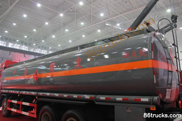 FAW Jiefang J6M 324 hp 8X4(12 wheels) Flammable Liquid Tanker Truck (Chengliwei Brand) Body (1) | 86Trucks