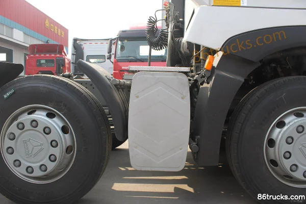 Sinotruk HOWO T7H Heavy Truck 320 hp 6X2(8 wheels) Tractor Truck Chassis (2) | 86Trucks