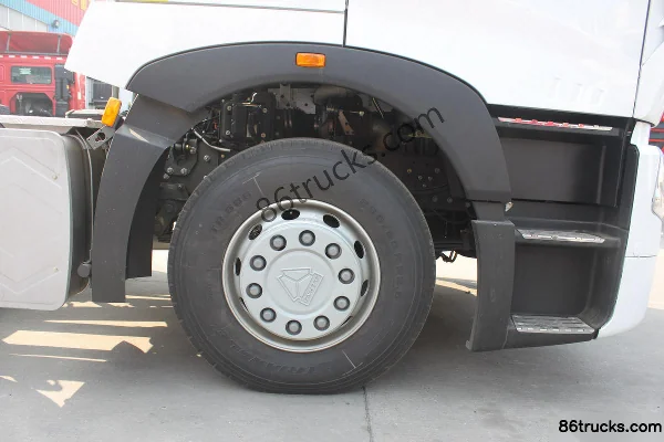 Sinotruk HOWO T7H Heavy Truck 320 hp 6X2(8 wheels) Tractor Truck Chassis (1) | 86Trucks