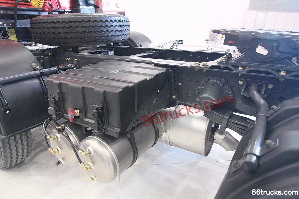 Dongfeng Liuqi Chenglong M5 Heavy Truck 350 hp 6X2(8 wheels) Tractor Truck Chassis (2) | 86Trucks