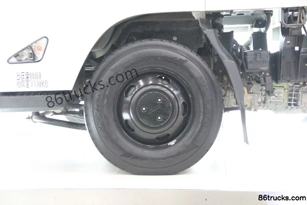 JMC Kairui 800 120 hp 4X2(6 wheels) 3.7m Cab-over Van Light Truck (Deluxe) Chassis (1) | 86Trucks