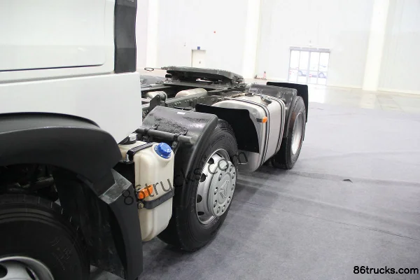 Sinotruk HOWO T5G camion lourd 340 ch 6X2(8 roues) tracteur routier Châssis (3) | 86Trucks