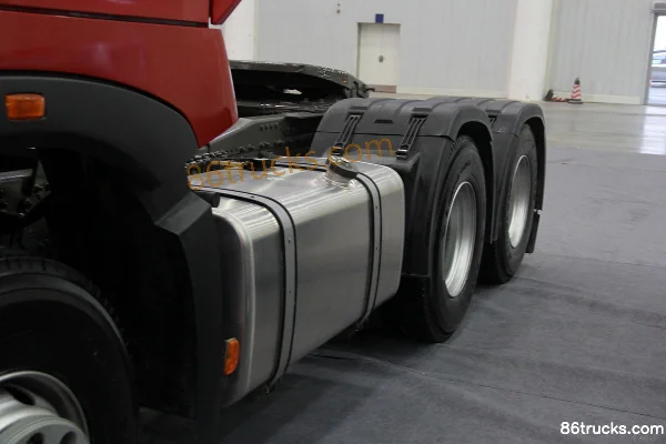 Sinotruk HOWO-T7H Heavy Truck 430 hp 6X4(10 wheels) Tractor Truck (ZZ4257V324HC1B) Chassis (2) | 86Trucks