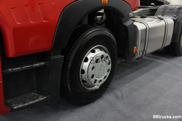 Sinotruk HOWO-T7H Heavy Truck 430 hp 6X4(10 wheels) Tractor Truck (ZZ4257V324HC1B) Chassis (1) | 86Trucks