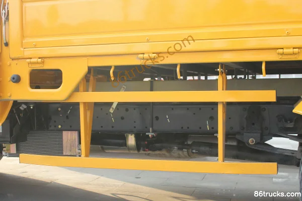 JMC New Kaiyun 116hp 4X2(6 wheels) 3.2m double-row flatbed light truck Chassis (2) | 86Trucks