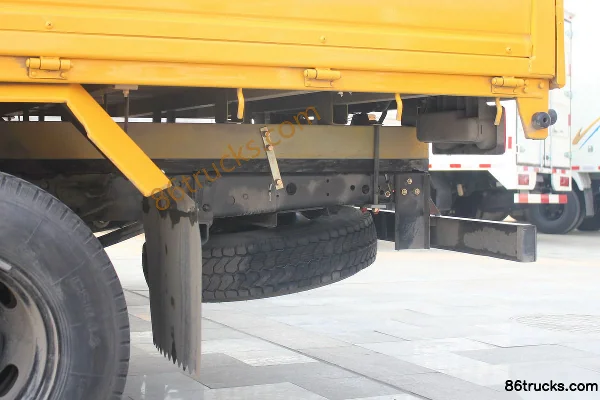 JMC New Kaiyun 116hp 4X2(6 wheels) 3.2m double-row flatbed light truck Chassis (1) | 86Trucks