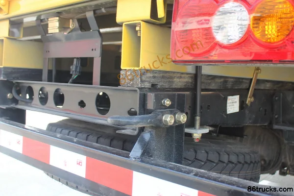 JMC New Kaiyun 116hp 4X2(6 wheels) 3.2m double-row flatbed light truck Body (2) | 86Trucks
