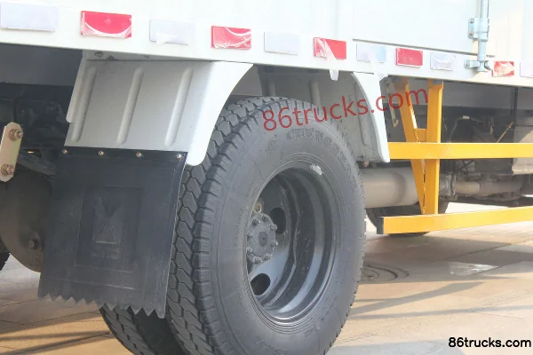JMC New Kaiyun 116hp 4X2(6 wheels) 4.21m single-row van light truck (enlarged cargo box) Chassis (1) | 86Trucks