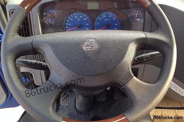 Dongfeng Liuqi Chenglong 140 hp 4X2(6 wheels) Trainer Truck Cab (3) | 86Trucks