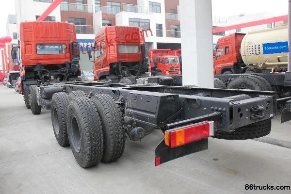 Dongfeng Commercial Vehicle Tianlong Medium Truck 292 hp 8X4(12 wheels) 9.6m Livestock Transport Truck (High Roof) Exterior (3) | 86Trucks