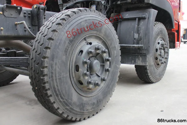 Dongfeng Commercial Vehicle Tianlong Medium Truck 292 hp 8X4(12 wheels) 9.6m Livestock Transport Truck (High Roof) Chassis (3) | 86Trucks