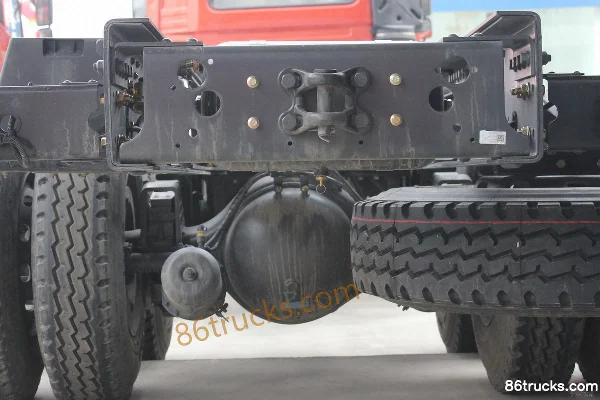 Dongfeng Commercial Vehicle Tianlong Medium Truck 292 hp 8X4(12 wheels) 9.6m Livestock Transport Truck (High Roof) Chassis (1) | 86Trucks