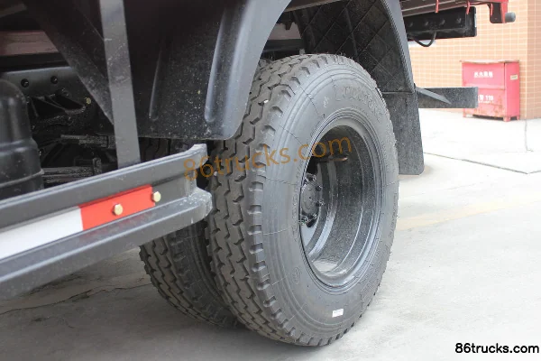 Foton Aumark 3 série version superpuissance 150 ch 4X2(6 roues) 3,8 m plateau à ridelles cabine approfondie camion léger Châssis (2) | 86Tru