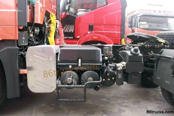 FAW Jiefang J6P Heavy Truck Pilot Edition 420 hp 4X2(6 wheels) Tractor Truck Chassis (3) | 86Trucks