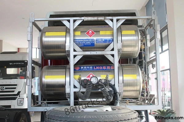 SAIC Hongyan Genlyon 350 hp 6X4(10 wheels) LNG tractor truck Chassis (2) | 86Trucks