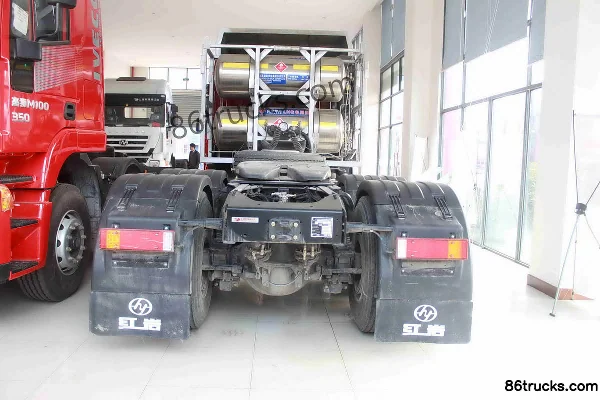 SAIC Hongyan Genlyon 350 hp 6X4(10 wheels) LNG tractor truck Chassis (1) | 86Trucks