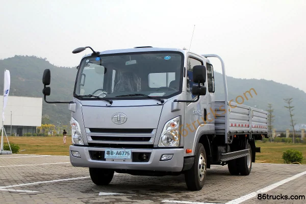FAW-GM F330 Subo Deluxe 130 hp 4X2(6 wheels) 3.8m Crew Cab Side Guard Light Truck Exterior (3) | 86Trucks