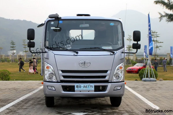 FAW-GM F330 Subo Deluxe 130 hp 4X2(6 wheels) 3.8m Crew Cab Side Guard Light Truck Exterior (2) | 86Trucks