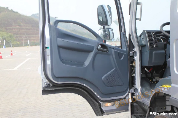 FAW-GM F330 Subo Deluxe 130 hp 4X2(6 wheels) 3.8m Crew Cab Side Guard Light Truck (3) | 86Trucks