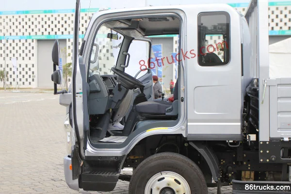 FAW-GM F330 Subo Deluxe 130 hp 4X2(6 wheels) 3.8m Crew Cab Side Guard Light Truck (1) | 86Trucks
